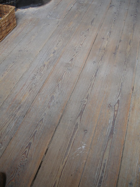 geloof Omkleden Spruit Holtz vloeren, specialist in oude en antieke eiken houten visgraat vloeren.  Leveren, leggen en renoveren.